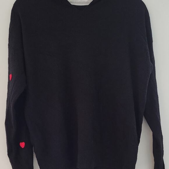 Sioni Monochrome Lace Accent Blouse - Picture 3 of 3